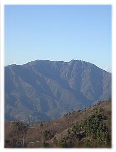 三ツ峠山を望む